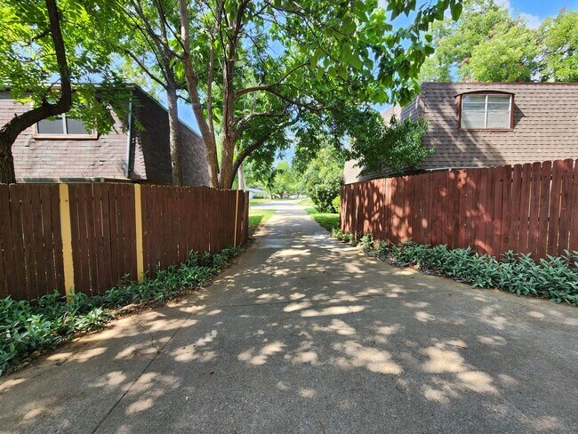 Building Photo - 7604 Bridges Ave