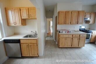 Building Photo - 154 Bennington St