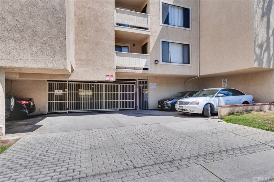 Building Photo - 2343 E 17th St