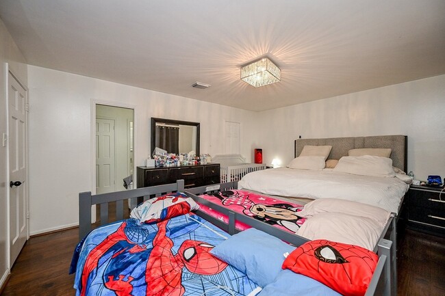 Building Photo - 5506 Pebble Springs Dr