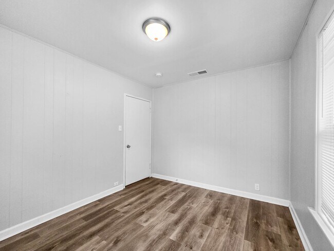 Building Photo - Coming Soon! 3 BR/1.5BA | Newly Renovated Single Family Home | 1-Car Covered Parking | Gated back...