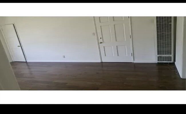 Building Photo - 9134 S Manhattan Pl