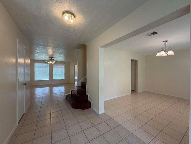 Building Photo - 18403 Willow Moss Dr