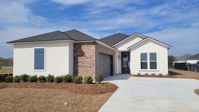 Building Photo - 4br home in Zachary only 2yrs old!