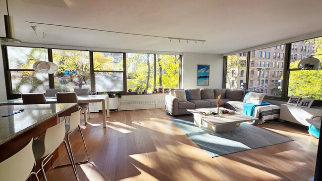 Building Photo - 360 W Wellington Ave