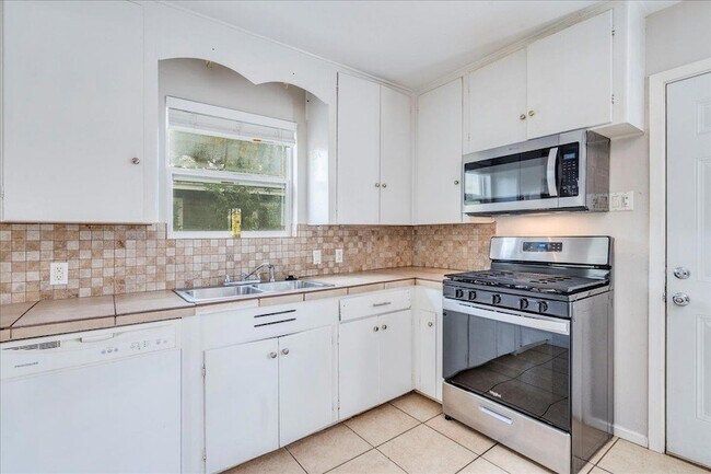 Building Photo - 4603 Jinx Ave