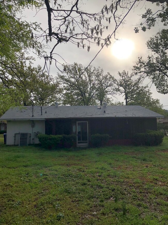 Building Photo - Southern Hills!