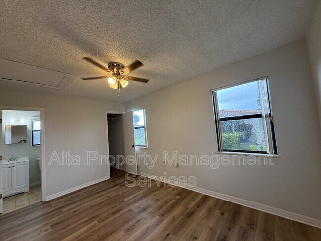 Building Photo - 195 Cardinal Dr