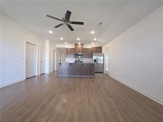 Building Photo - 704 W Loren Dr