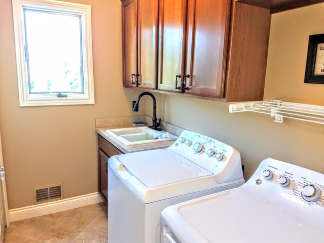 Building Photo - 6768 Merrick Dr