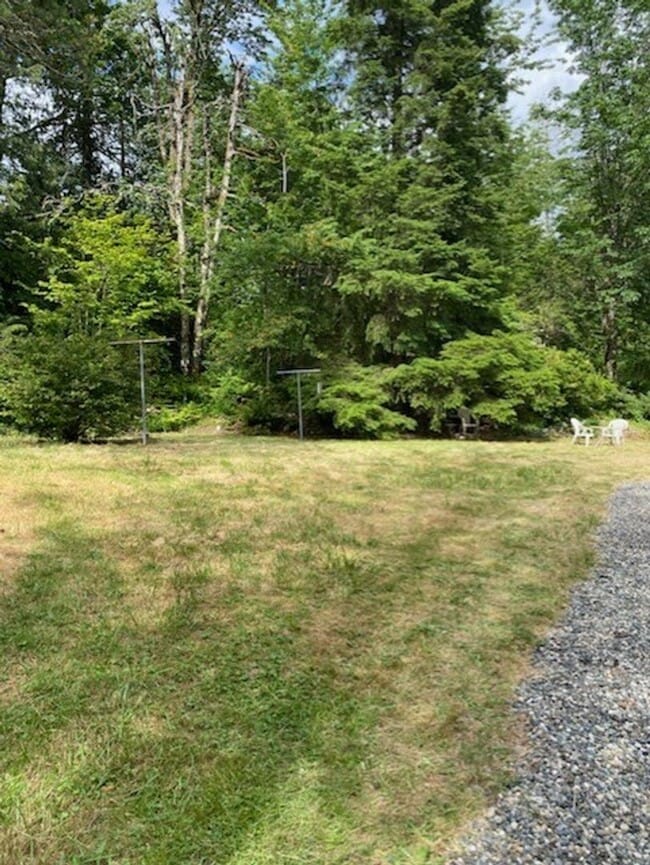 Building Photo - 4 Bedroom Upstairs Unit in a Country Setting
