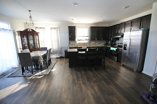 Building Photo - 216 Old Bay Dr