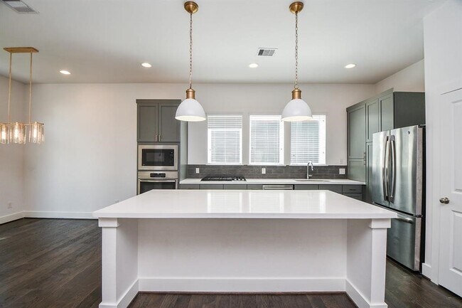 Building Photo - 1515 Weber St