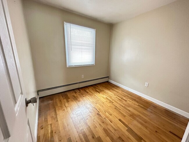 Building Photo - 3 Bedroom Home with Large Yard – Western Schools