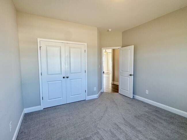 Building Photo - 15 Jones Crk Ln