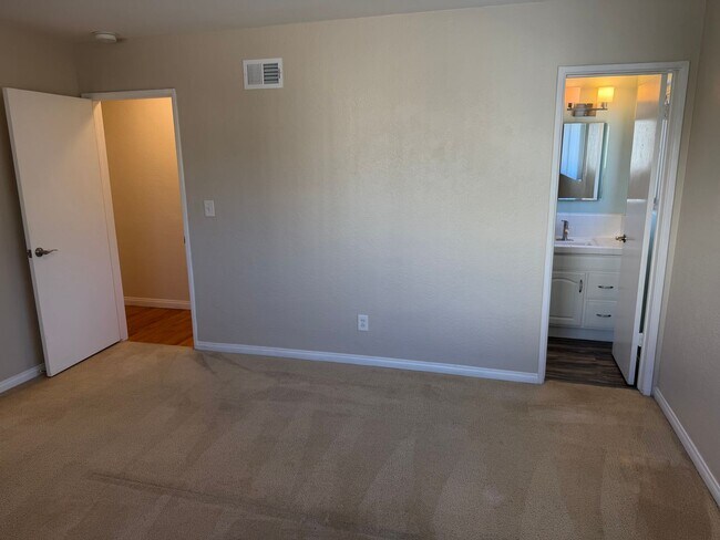 Building Photo - 1514 Chalcedony-