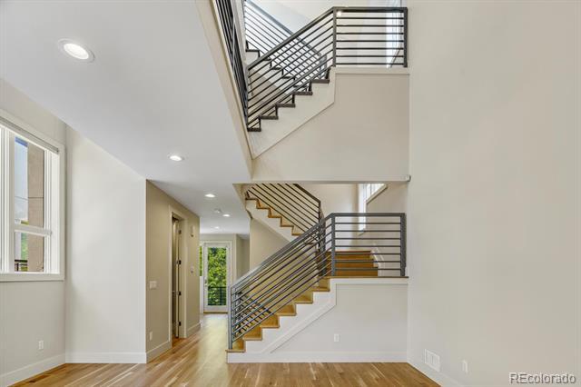 Building Photo - 2414 Glenarm Pl