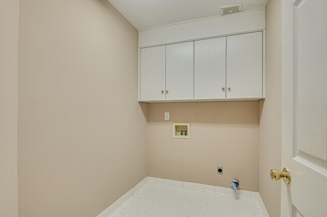 Building Photo - 4111 Eagle Nest Dr
