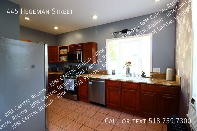 Building Photo - 445 Hegeman St