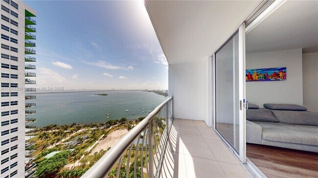 Primary Photo - 1750 N Bayshore Dr