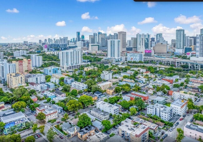 Building Photo - 444-542 SW 3rd Street - 542 SW 3rd St, Unit C3, Miami, FL