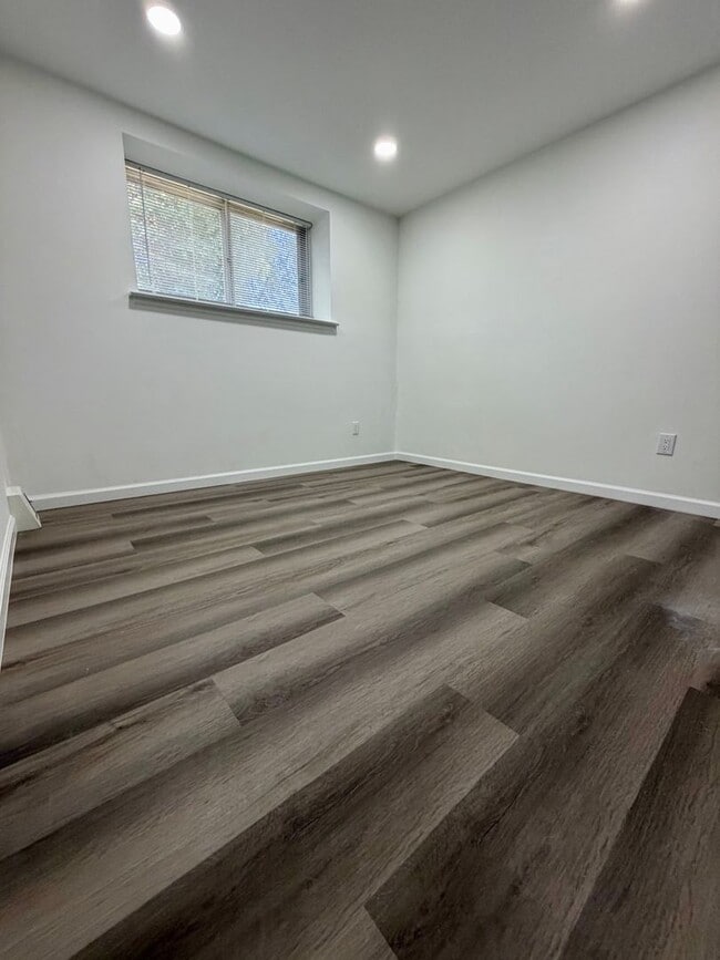 Building Photo - 1414 N 11th St