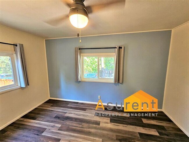 Building Photo - Great Ashland Home Available Now!