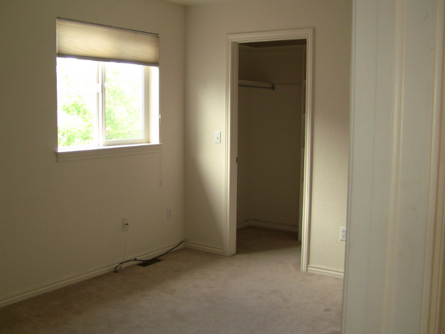 Building Photo - 521 S Harrison Ave