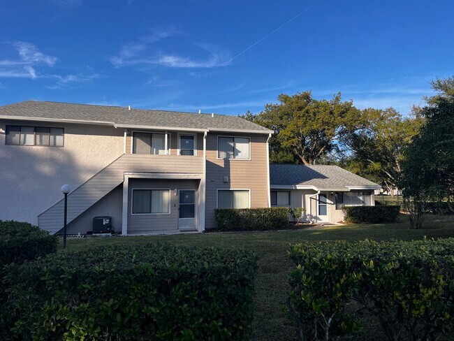 Building Photo - Hourglass District Condo - 2/2 with attached garage