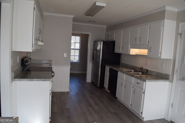 Building Photo - 4365 White Pines Ct