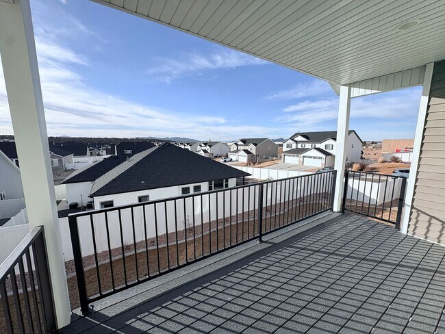 Building Photo - FREE: WiFi, Lawn care and Water softener!!