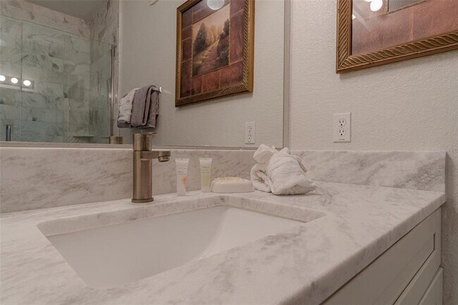 Building Photo - 1370 Tuscan Terrace