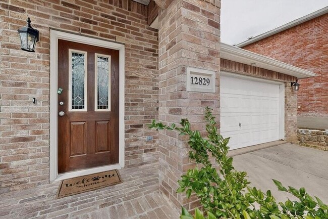 Building Photo - 12829 Pearson Dr