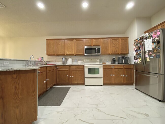 Building Photo - 9912 Carter Dr