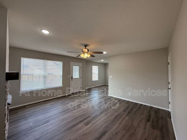 Building Photo - 820 E Watermill Cir