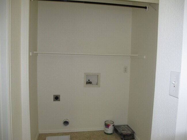 Building Photo - 2479 Wellington Ct