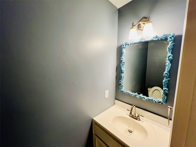 Building Photo - 16079 Hidden Acres Dr