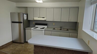 Building Photo - 855 N 700 E
