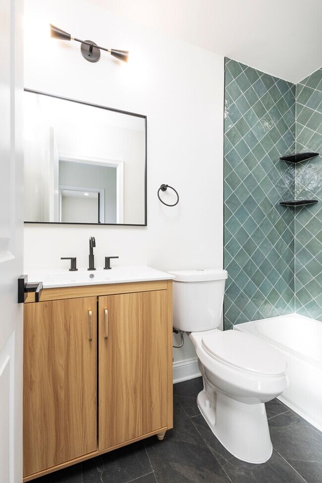 Building Photo - 1925 N 32nd St