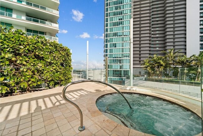 Building Photo - 900 Biscayne Blvd