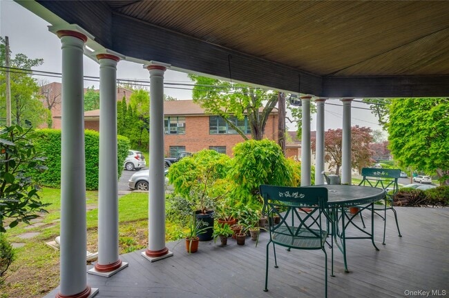 Building Photo - 579 Broadway