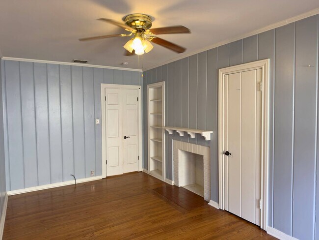 Building Photo - Adorable 3 bed 2 bath home in Brook Village!