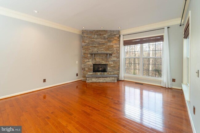 Building Photo - 5237 Jule Star Dr