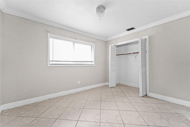 Building Photo - 1345 Drew St