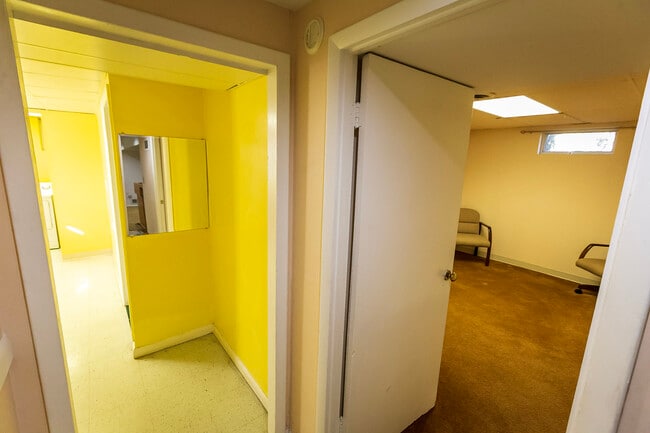 Building Photo - 5501 Auth Rd