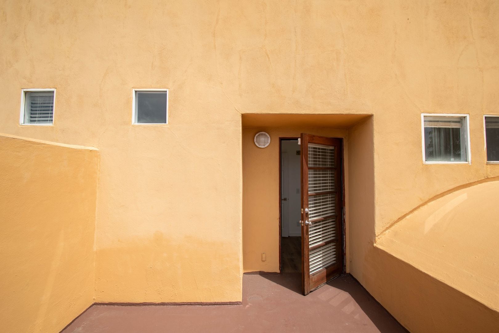 Building Photo - 425 N Alvarado St