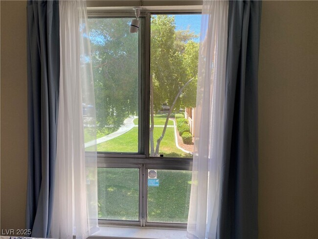 Building Photo - 1515 E Reno Ave