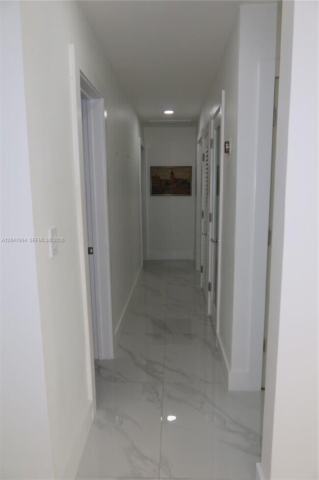 Building Photo - 4401 SW 102nd Pl