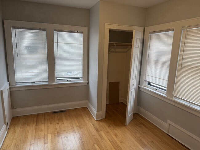 Building Photo - 2031 E Marion St