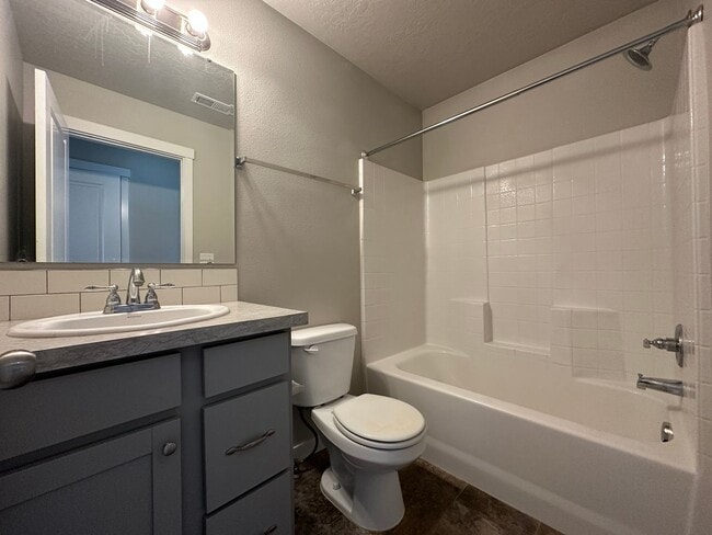 Building Photo - 3bed, 2bath, 1216sq.ft. 2-car garage home in Caldwell (Windsor Creek)